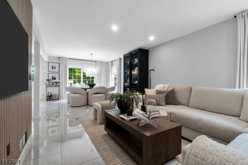69 Leghorn Ave