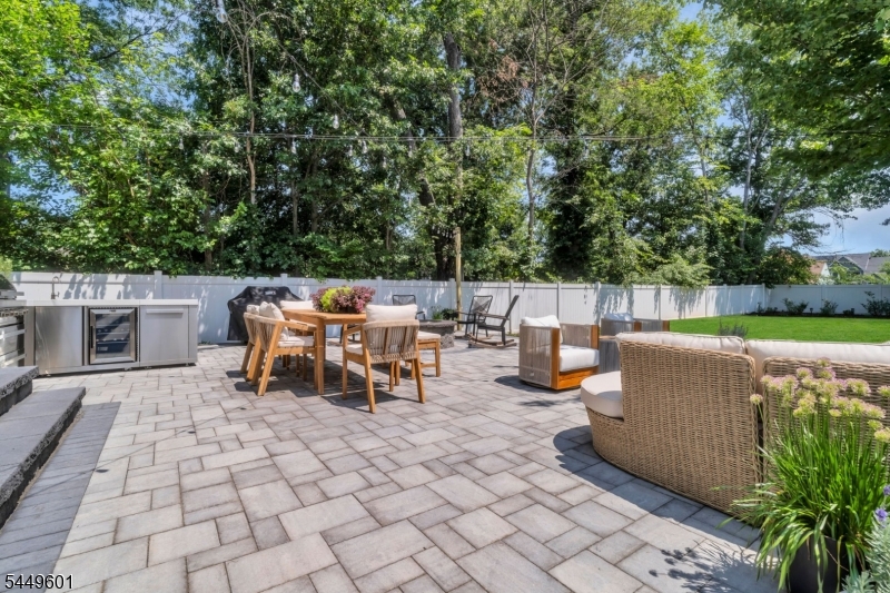 69 Leghorn Ave
