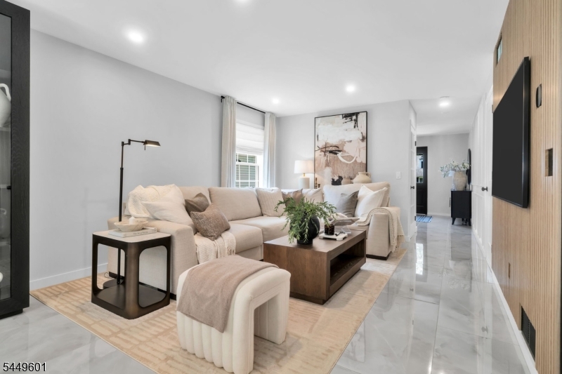 69 Leghorn Ave