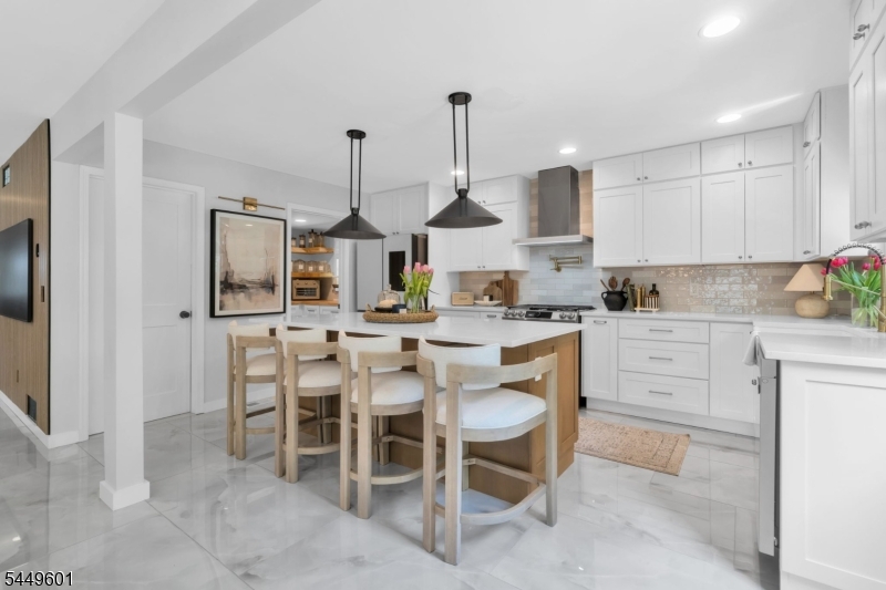 69 Leghorn Ave