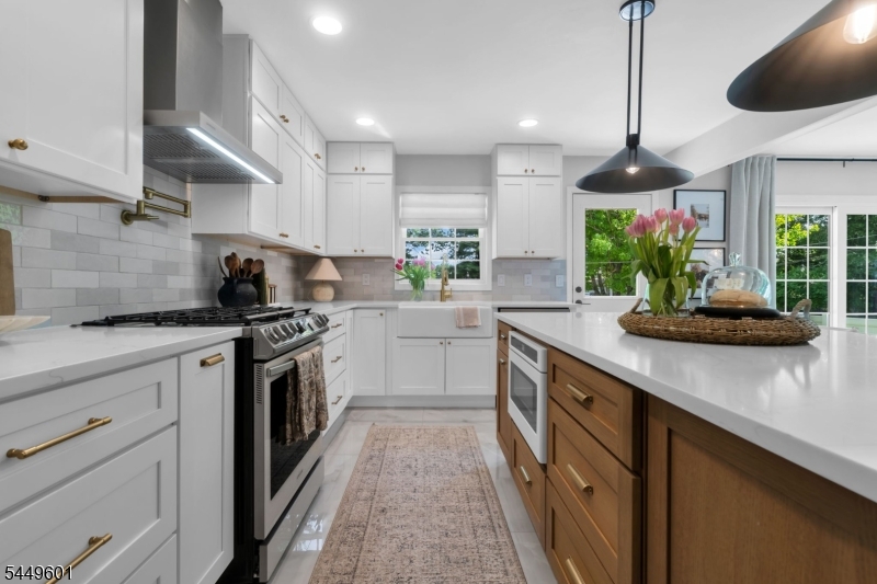 69 Leghorn Ave