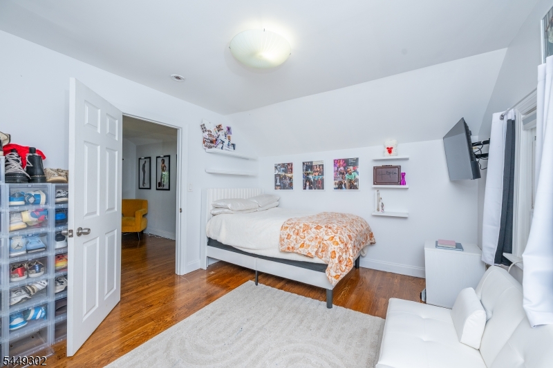 160 Mt Vernon St