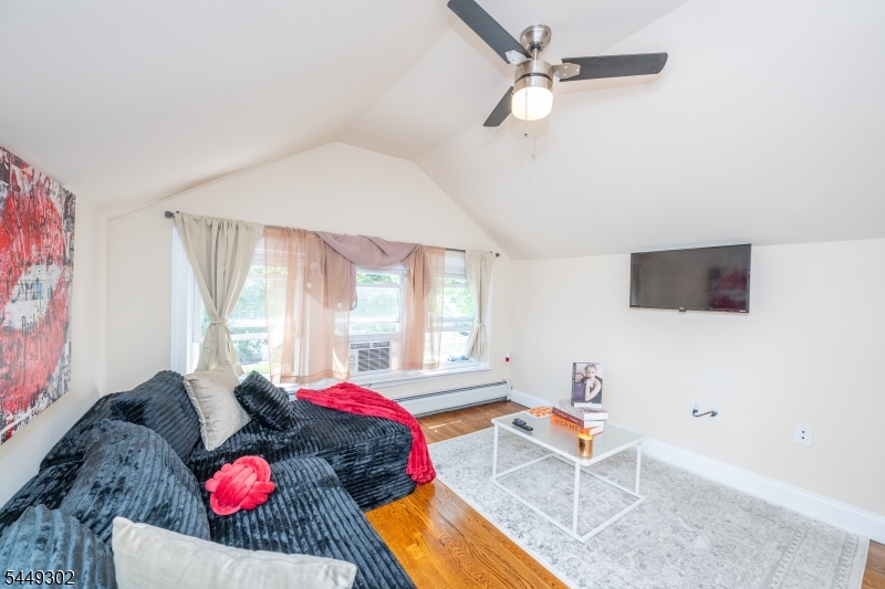 160 Mt Vernon St