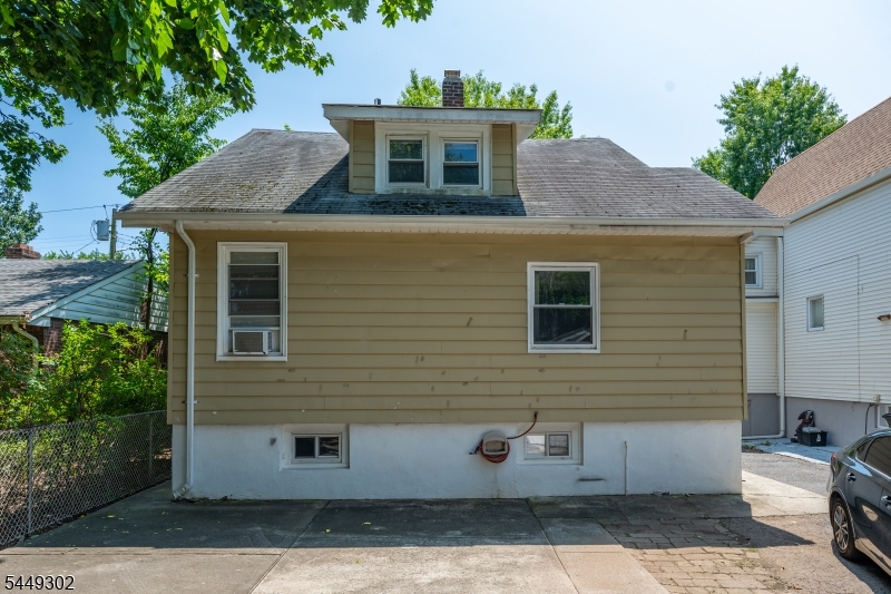 160 Mt Vernon St