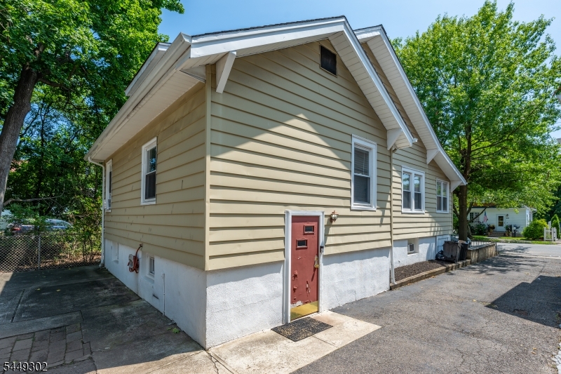 160 Mt Vernon St