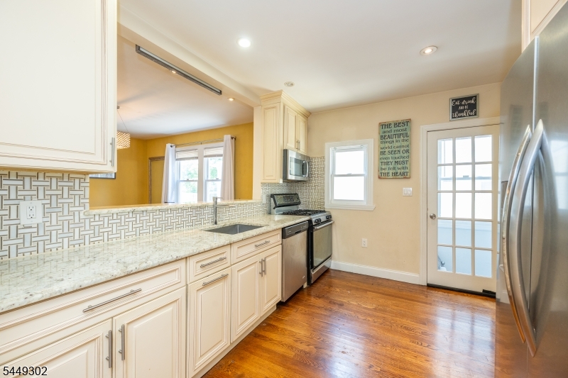 160 Mt Vernon St