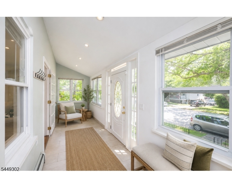 160 Mt Vernon St