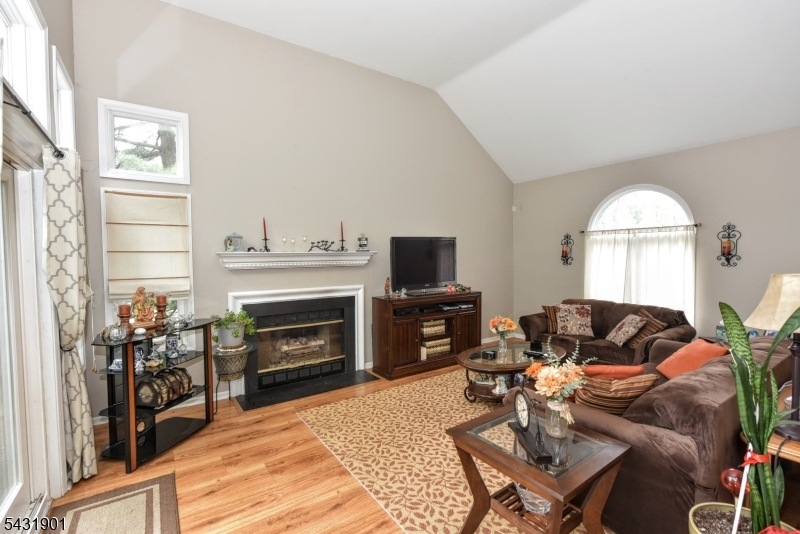 9 Braemar Dr