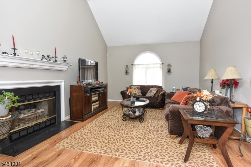 9 Braemar Dr