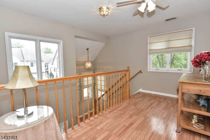9 Braemar Dr