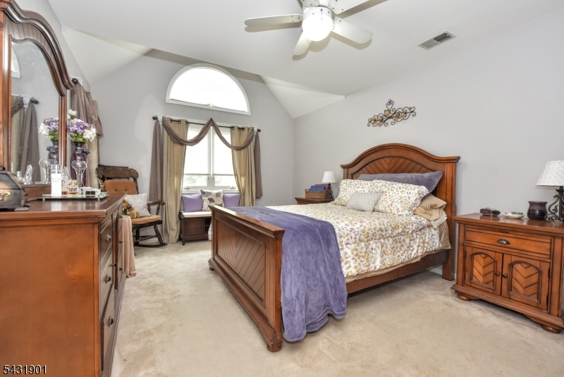 9 Braemar Dr