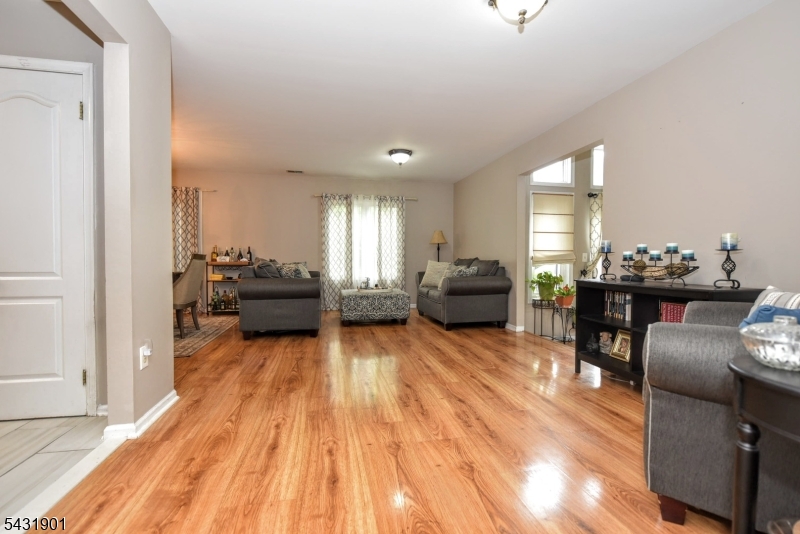 9 Braemar Dr
