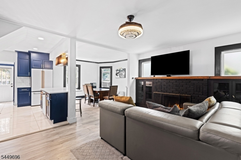 4 James Ct