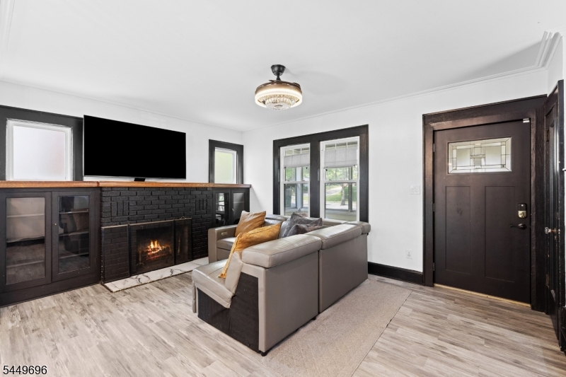 4 James Ct