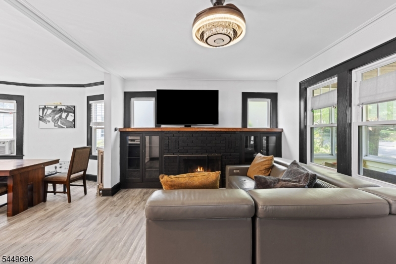 4 James Ct