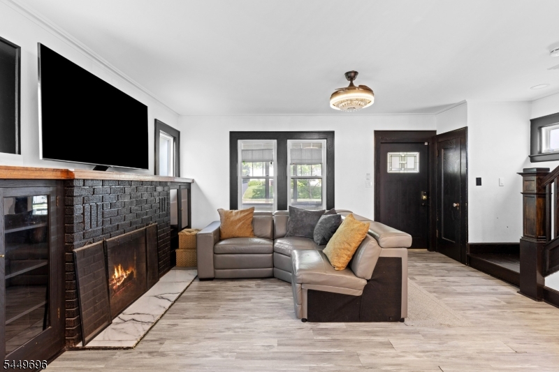 4 James Ct