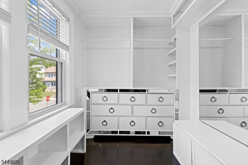 4 James Ct