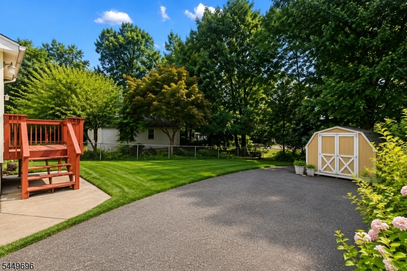 4 James Ct