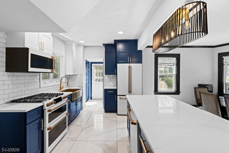 4 James Ct