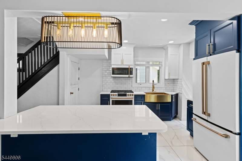 4 James Ct
