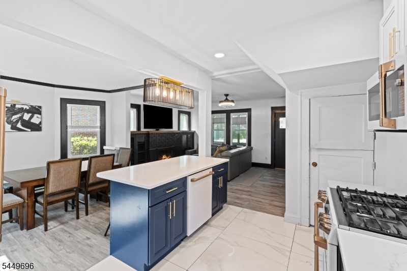 4 James Ct