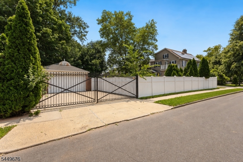 821 Wyoming Ave