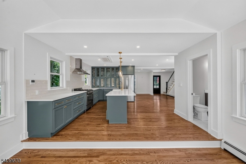 129 W Oak St