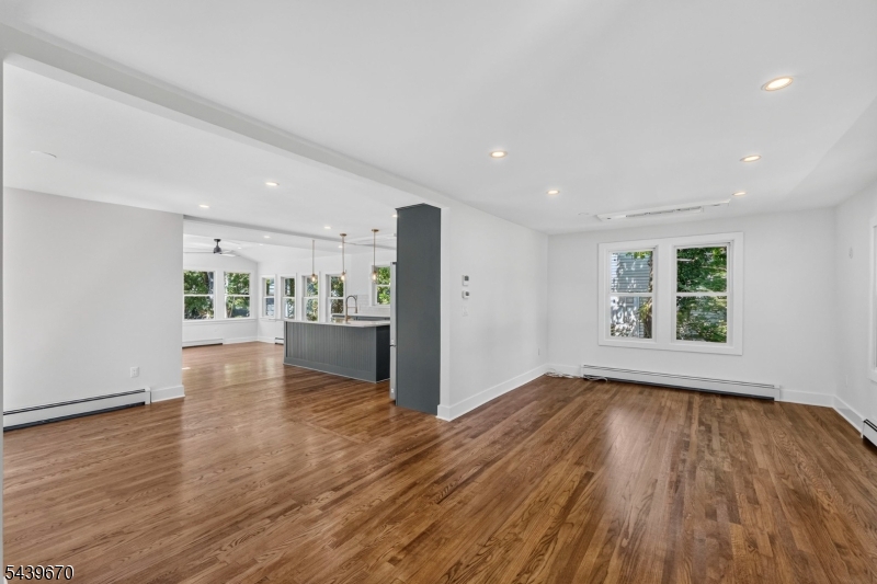 129 W Oak St