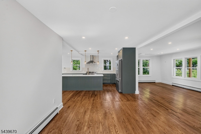 129 W Oak St