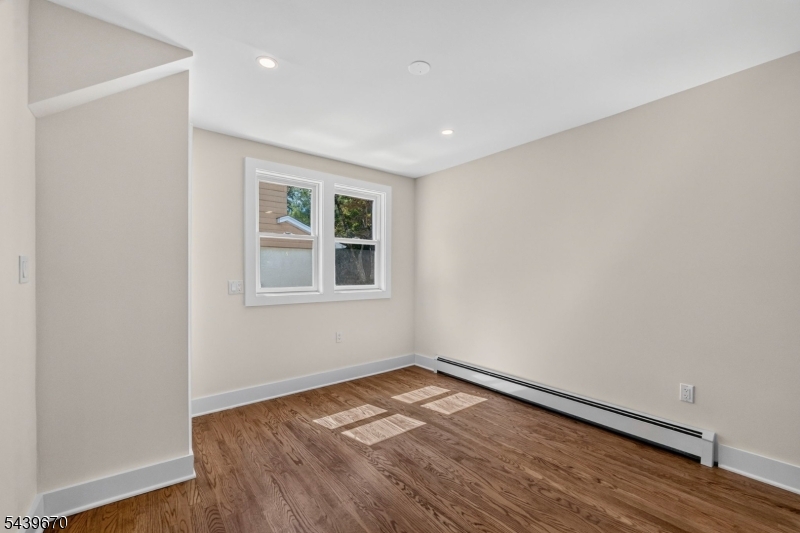 129 W Oak St