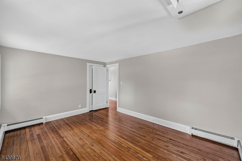 129 W Oak St