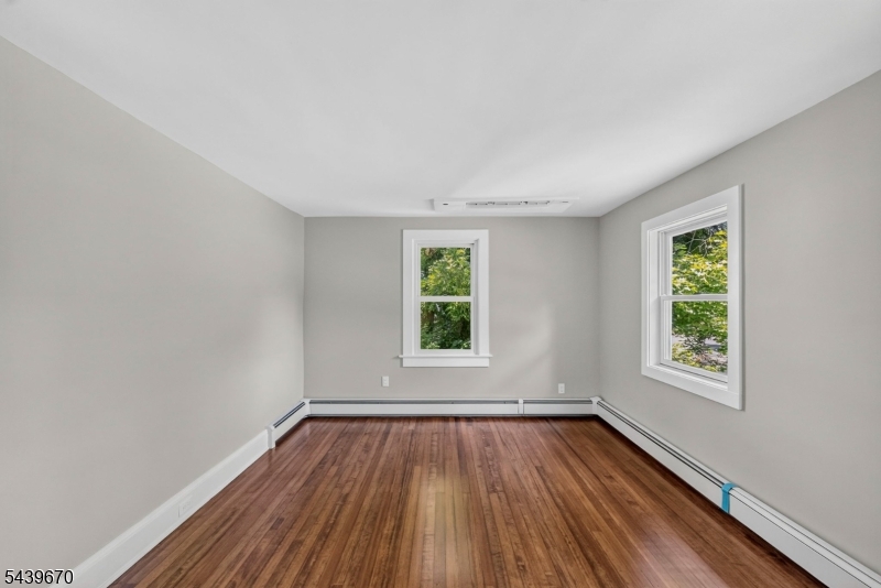 129 W Oak St