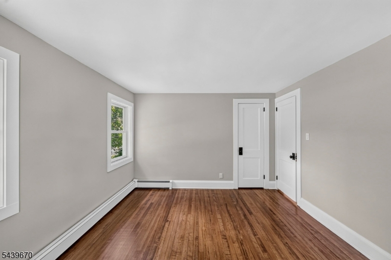 129 W Oak St