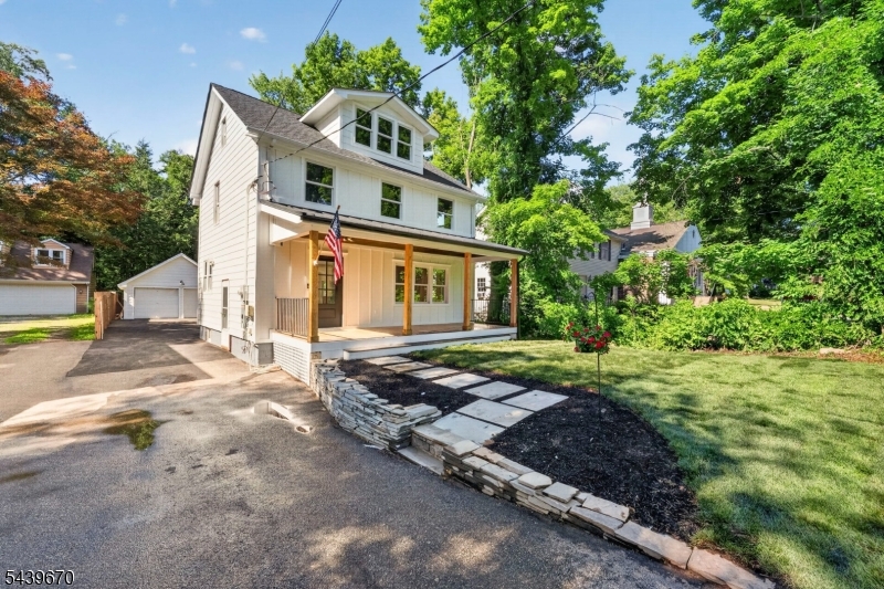 129 W Oak St