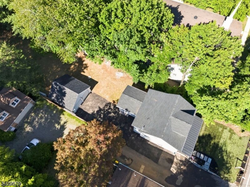 129 W Oak St