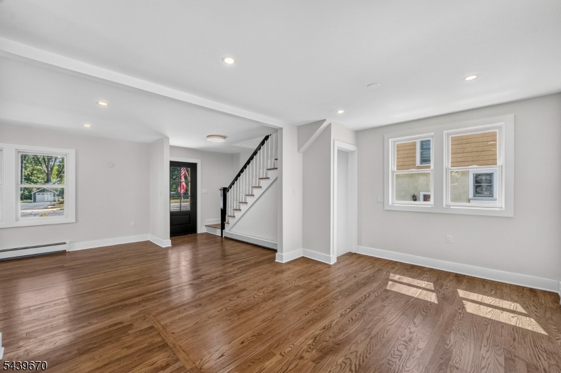 129 W Oak St