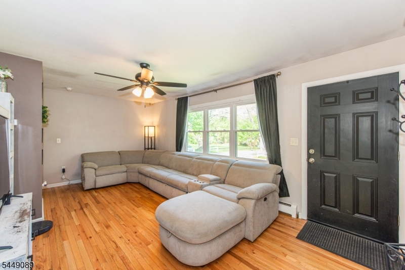 88 Crescent Dr