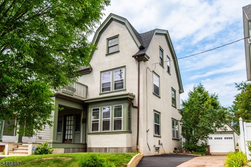 786 Lake St
