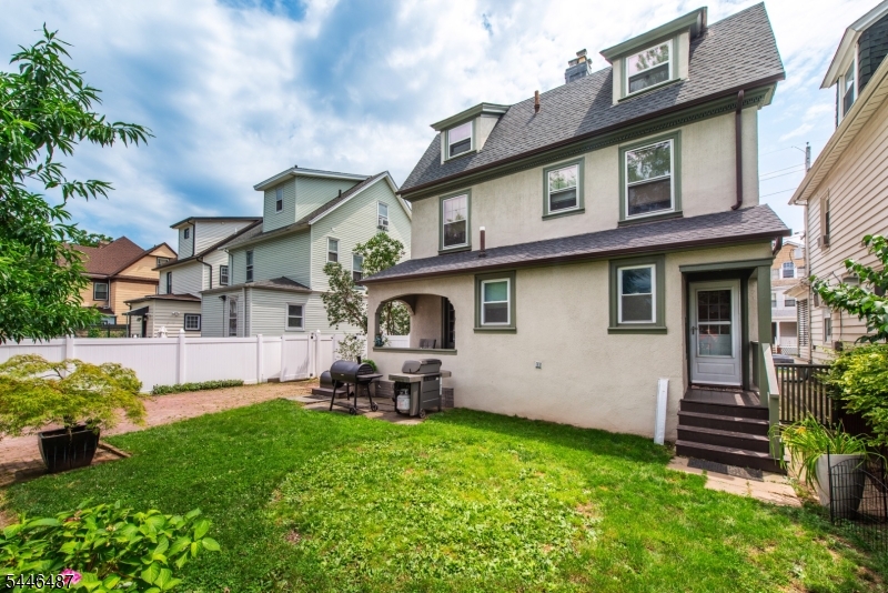786 Lake St