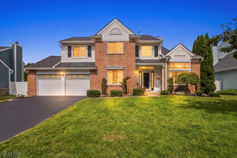 12 MANSFIELD WAY