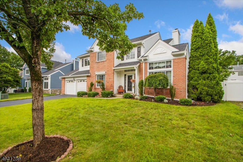 12 MANSFIELD WAY