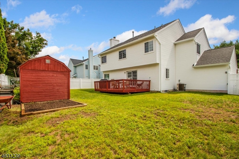 12 MANSFIELD WAY