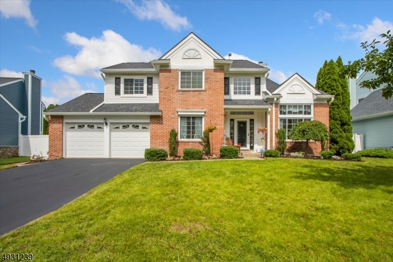 12 MANSFIELD WAY