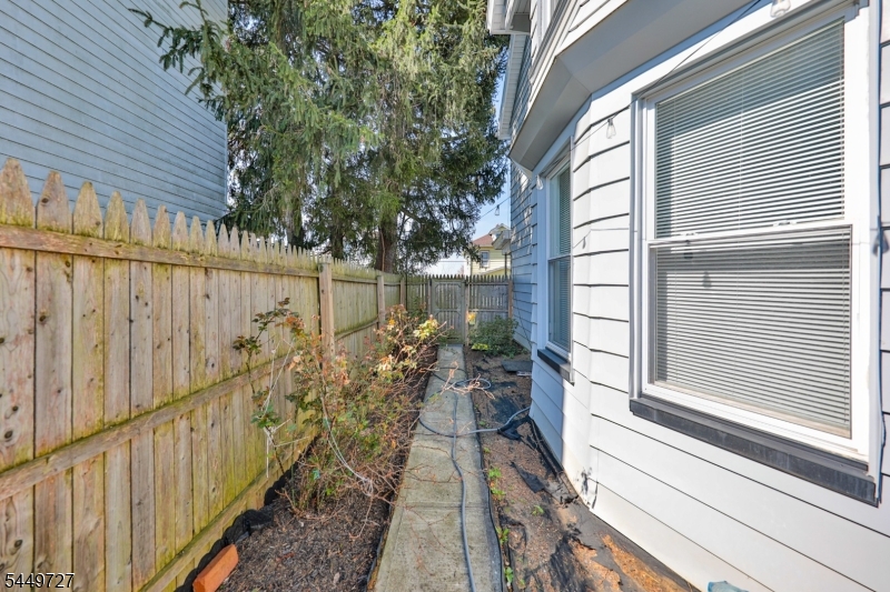 389 Grant St