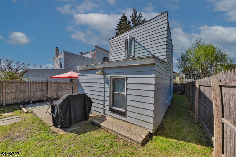 389 Grant St