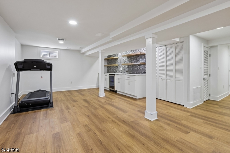 6 Ridgedale Ave