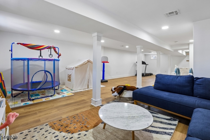 6 Ridgedale Ave
