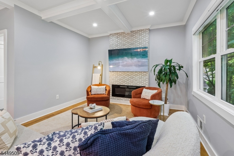 6 Ridgedale Ave