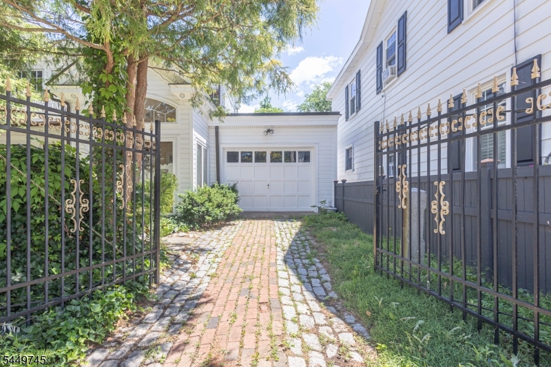 35 Perry St