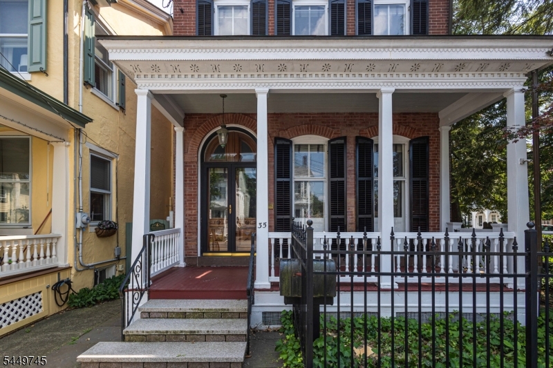 35 Perry St
